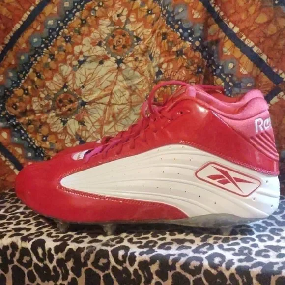 REEBOK • NWOT FOOTBALL CLEATS